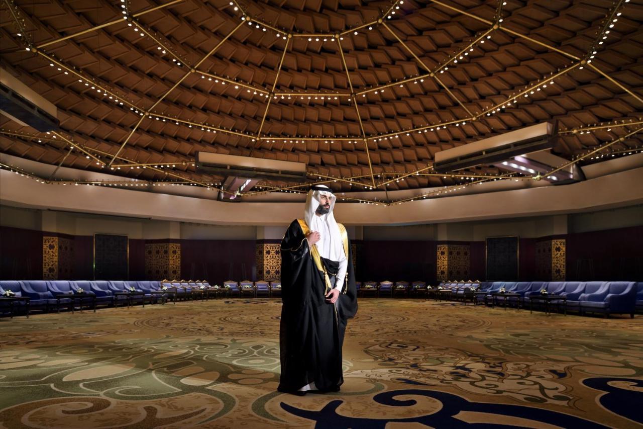 Intercontinental Riyadh By Ihg Kültér fotó Sheikh Ahmed at the opening of the Al-Shaqra National Museum