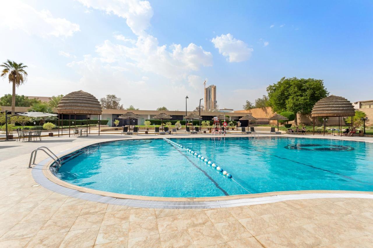 Intercontinental Riyadh By Ihg Kültér fotó Swimming pool at the club