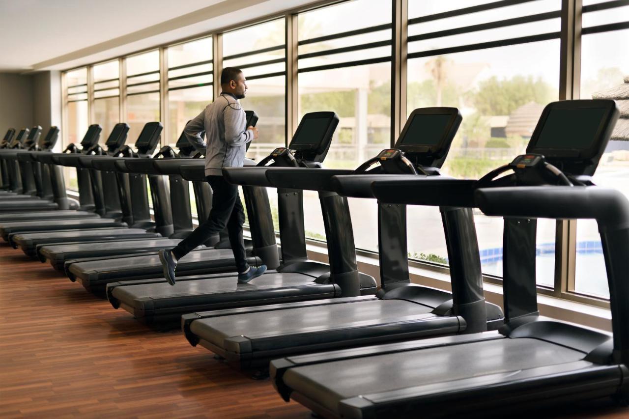 Intercontinental Riyadh By Ihg Kültér fotó A row of treadmills