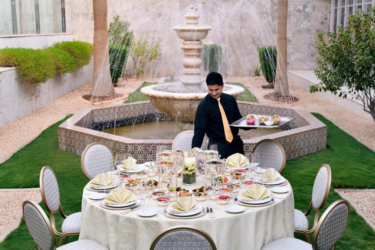 Intercontinental Riyadh By Ihg Kültér fotó A butler at the Four Seasons Hotel in Cairo, Egypt