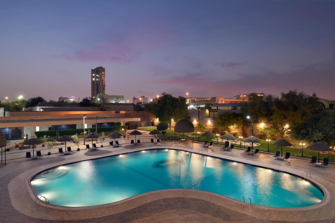 Intercontinental Riyadh By Ihg Kültér fotó The pool at the Grand Hyatt Hotel, Dubai