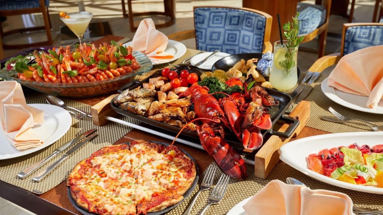 Intercontinental Riyadh By Ihg Kültér fotó A lobster dinner