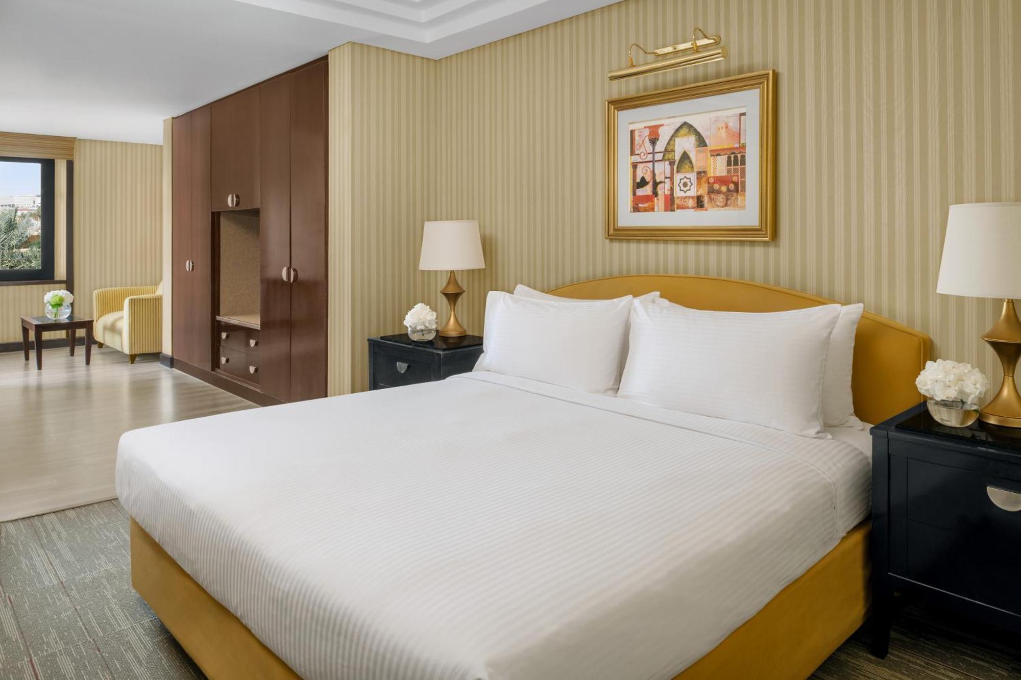 Intercontinental Riyadh By Ihg Kültér fotó A bedroom at the hotel